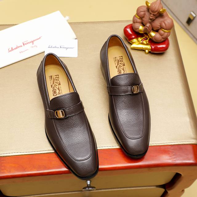 调工厂P价 男装男鞋 运动原单 里 Ferragamo 菲拉格慕 爆款时尚皮鞋官网专柜1:1制作，原版开模好质量看得见，进口高端头层打蜡小牛皮，水染皮内里纹路很