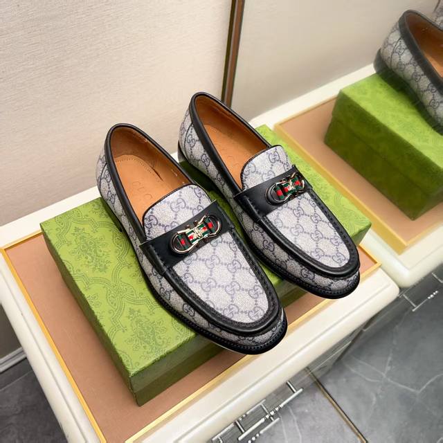 调工厂P价 男装男鞋 运动原单 Gucci 古奇 里 爆款豆豆鞋顶端品牌奢侈，顶级～质量 ，最新時尚豆豆鞋 ..鞋面選用原版头层牛皮制造. 全头层水染皮内里 。