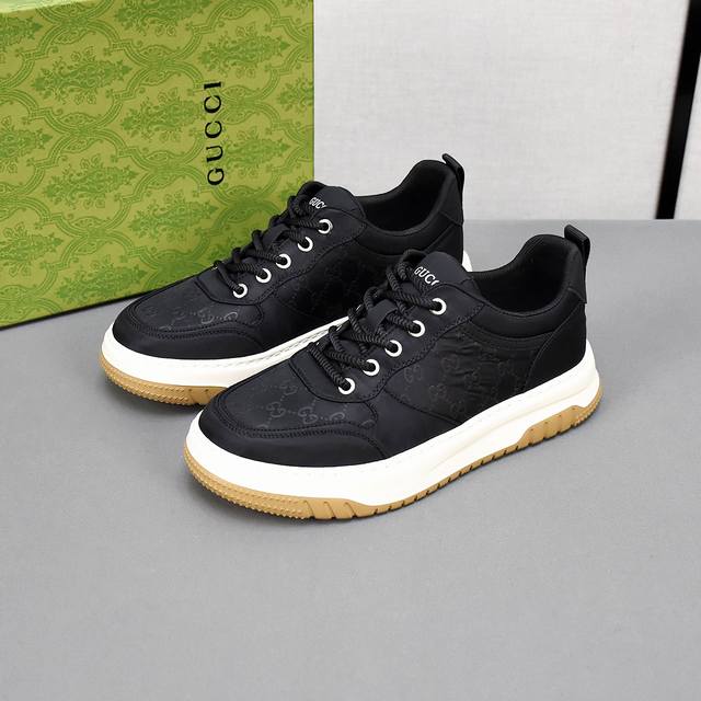 Gucci 古驰 时尚系带布鞋，鞋面采用透气布料，橡胶发泡鞋底，男码39-44