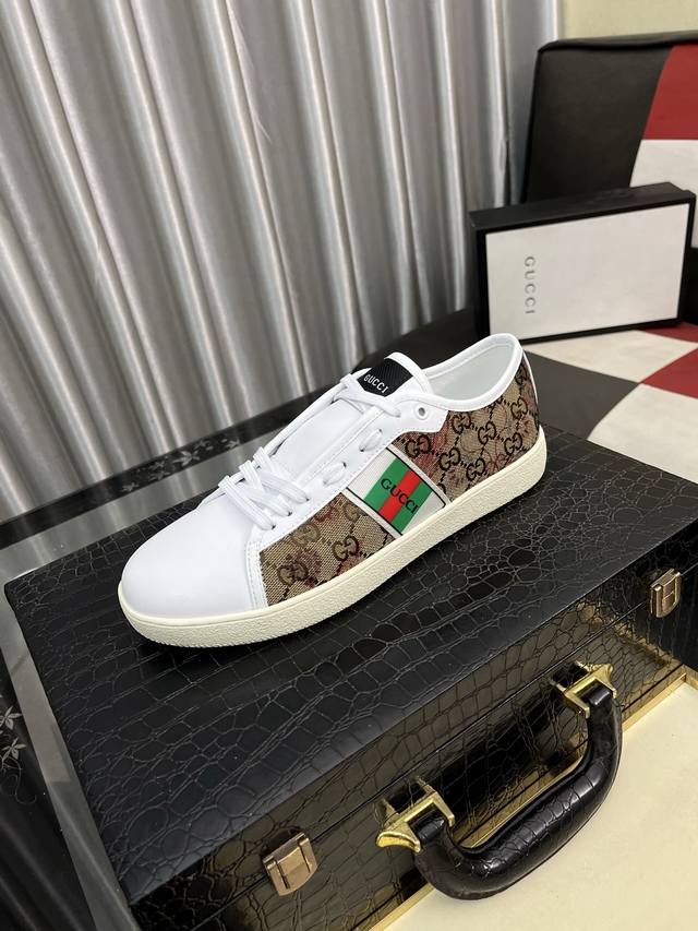 出厂价Pp： 古奇Gucci 新款官网同款，最新爆款休闲鞋，顶端品牌 奢侈～代购，顶级～质量。专柜同卖产品 面料原版压纹小牛皮 舒适的羊皮内里 ，码数：38-4
