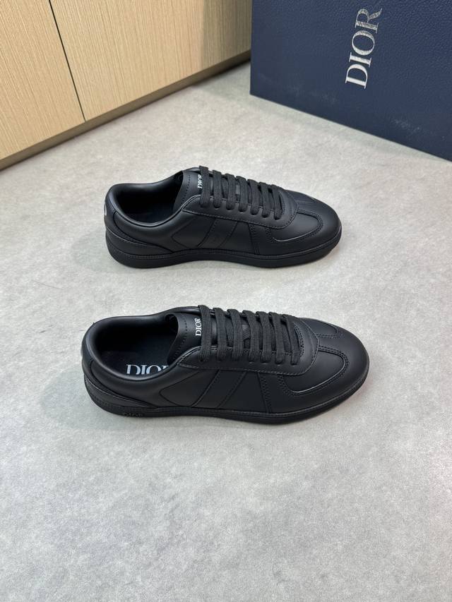 Dior 迪奥 -高端品质 原单休闲运动板鞋 -鞋面：原版纳帕小牛皮、内帮空压品牌Logo、鞋舌.后跟：丝印品牌Logo -内里：水染牛皮，垫脚；品牌帆布 -大