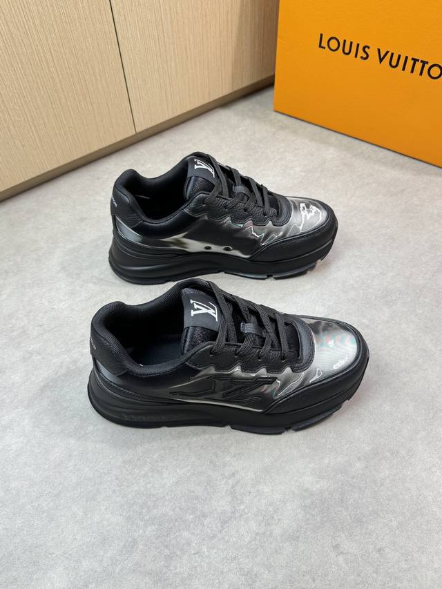 Louis Vuitton 路易威登 -高端品质 原单 情侣装 休闲运动鞋 -鞋面：荔纹小牛皮、品牌幻彩品牌Pvc、鞋身车缝品牌图腾、鞋口.鞋舌：条纹高丝光布匹
