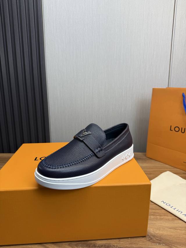 工厂P价 Louis Vuitton 路登易威 全新潮款Lv上市，休闲时尚男鞋原版1:1出货 鞋面采用进口品牌皮料+牛皮内里，原版耐磨橡胶大底，版型简洁大气，潮