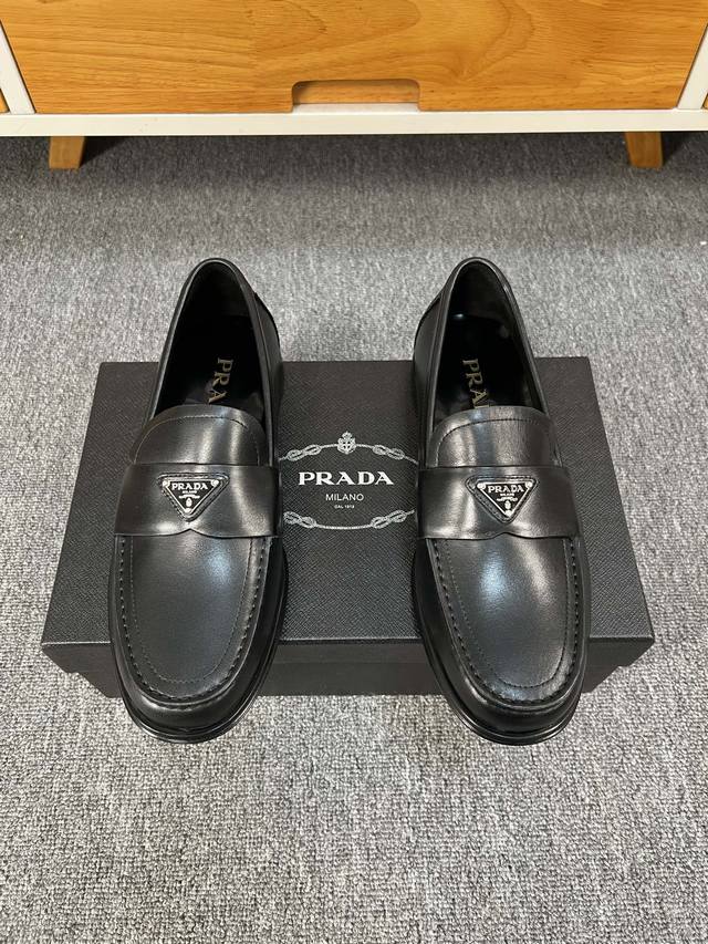 普拉～Prad* 新款专柜同步发售男士精品皮鞋，鞋面进开边珠 牛皮，本染牛皮内里，真皮大底，顶级品质！码数39-44 38.45.46定做不退不换