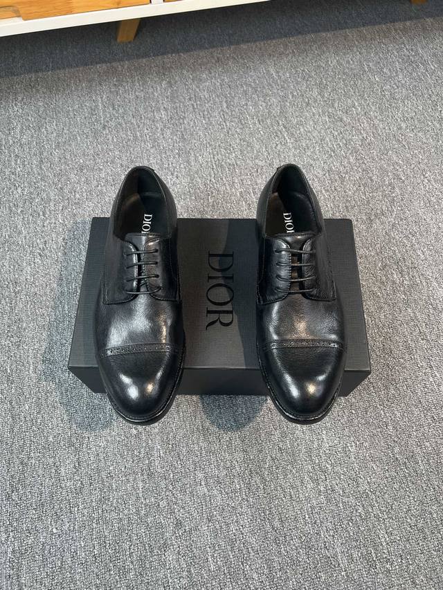 Dior迪奥 男士精品手工德比鞋，经典三接头布洛克微雕，鞋面、内里进口小牛皮，中底真皮，水染牛里记忆成型垫，真皮大底，Abs 防滑耐磨注塑！固特异工艺制作款，重