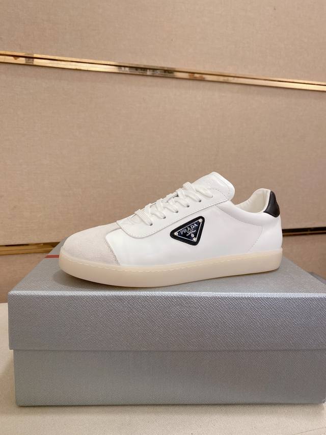 工厂P价 高版本 高品质新款Prada 普拉达 专柜同步上市， 新款男鞋、面料精选头层牛皮，纯手工艺制作而成。内里:全牛皮内里。高端气垫开模防滑橡胶大底，精美线