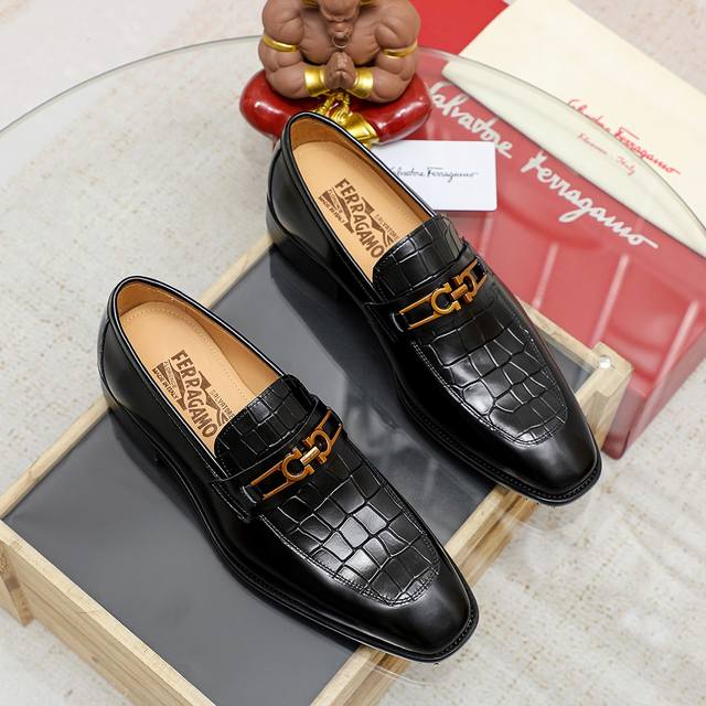 工厂P价 里 Ferragamo 菲拉格慕 爆款时尚休闲鞋官网专柜1:1制作，原版开模好质量看得见，进口高端头层打蜡小牛皮，水染皮内里纹路很清优质防水防滑耐磨大