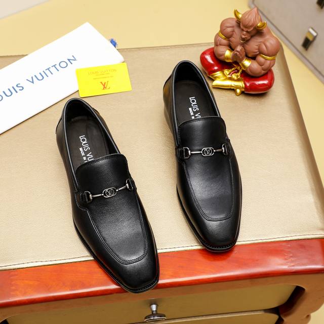 工厂P价 Louis Vuitton 路易威登 新款官网爆款！原版一比一复刻，那种沉稳内涵儒雅的品味无法言喻的开启时尚鞋履的旅程从容应对各种场合！大牌的气势不言