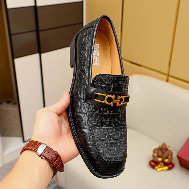 工厂P价 Ferragamo 菲拉格慕顶级男士商务皮鞋官网原版复制，鞋面采用进口官网1:1材料制作意大利压纹牛皮进口水染皮内里。绝非一般的工艺制造，明星御用款！