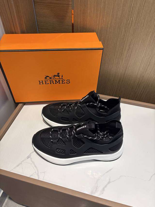品牌：Hermes 颜色：原版配色 码数：38-44 标准码 材质：爱马仕新款 精品 休闲运动鞋 鞋面进口牛皮搭配帆布面打造牛皮内里 牛皮垫脚 版型时尚 动感十
