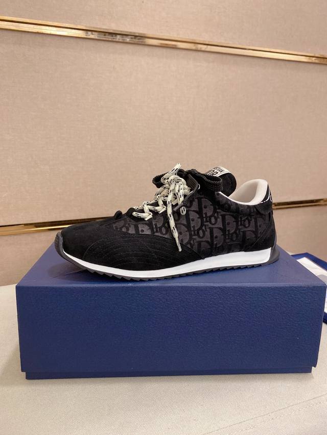 工厂P价 迪奥 Dior 新款休闲运动风男鞋，全新春夏季款设计，完美做工，系带懒人款打造装柜品质，鞋面：进口头层牛皮，网布透气内里柔软舒适，超轻Tpu耐磨大底、