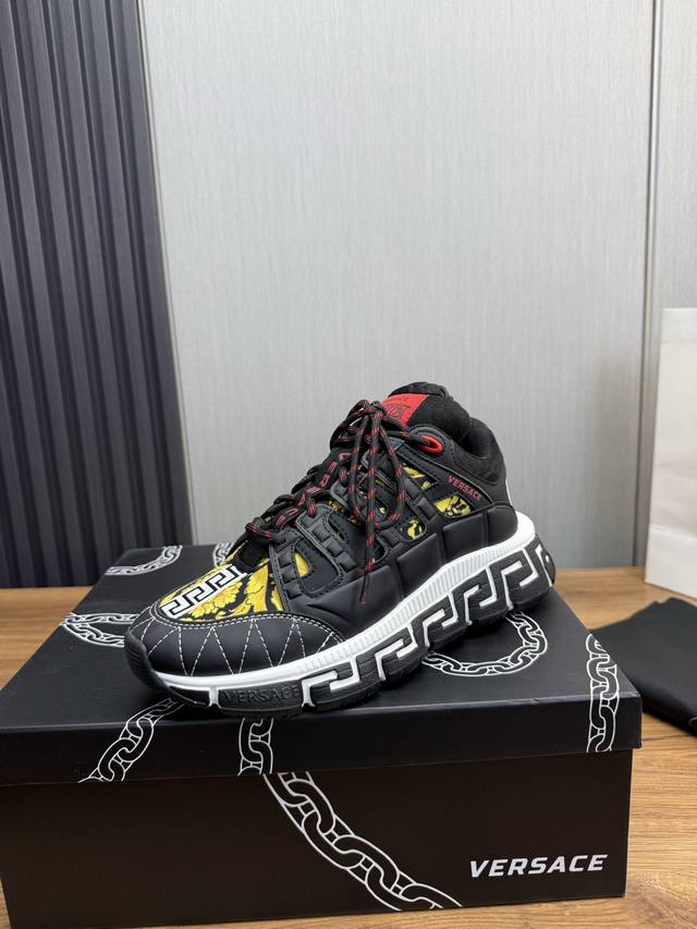 工厂P价 情侣款 颜色齐全 Versace.范思哲六代最新走秀休闲老爹鞋 男女码情侣款，原版拼色手工休闲鞋 面料:牛皮拼织物 内里:运动鞋透气网料 大底:Tpu