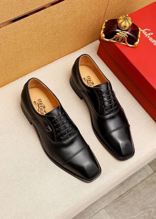商品商标：Ferragamo 菲拉格慕 商务皮鞋 正码码数: 38-44 45.46订制 商品材料：精选 进口小牛皮鞋面，进口水染牛皮内里。强烈立体视觉效果，橡