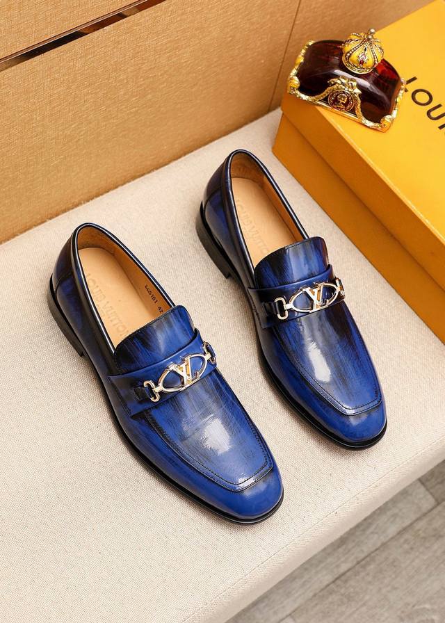 商品商标：Louis Vuitton 路易威登 休闲皮鞋 正码码数: 38-44 45.46.47订制 商品材料：精选 进口头层开边珠牛皮鞋面+奢华五金扣，进口