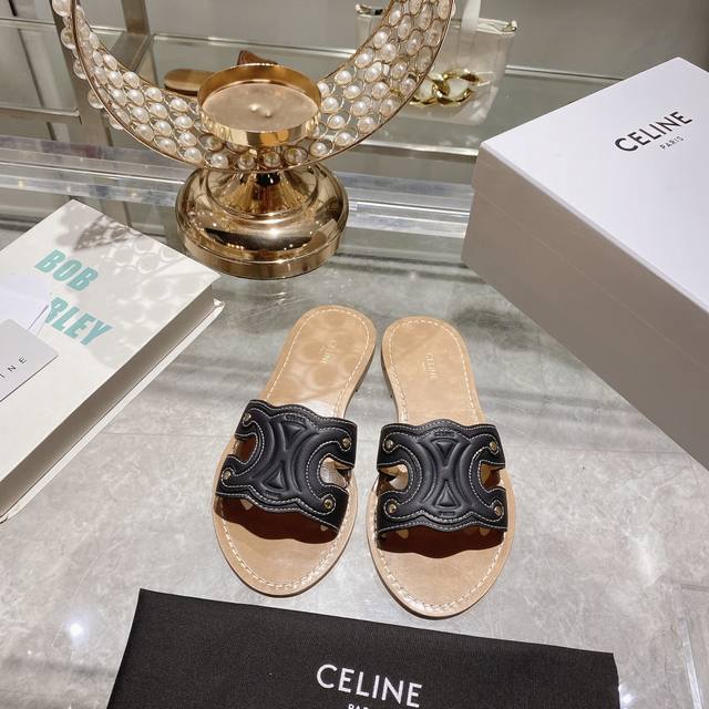 P直销 赛琳晨Celine 春夏专柜最新款，代购Sssss级别品质，一字拖鞋，鞋面立体杠杠的，简约百搭 鞋面:牛皮 内里:羊皮 颜色:黑、白、棕 码数:35-4