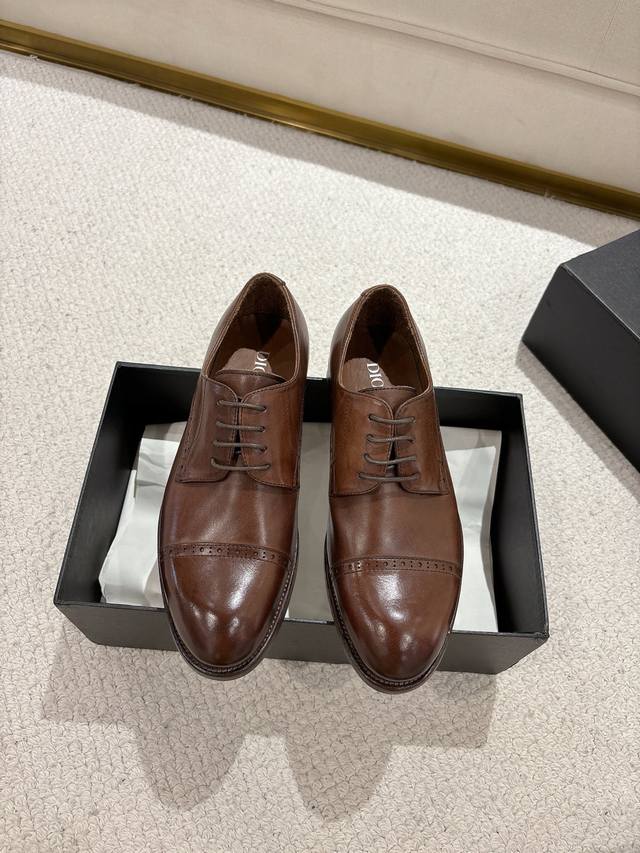 Dior迪奥 男士精品手工德比鞋，经典三接头布洛克微雕，鞋面、内里进口小牛皮，中底真皮，水染牛里记忆成型垫，真皮大底，Abs 防滑耐磨注塑！固特异工艺制作款，重