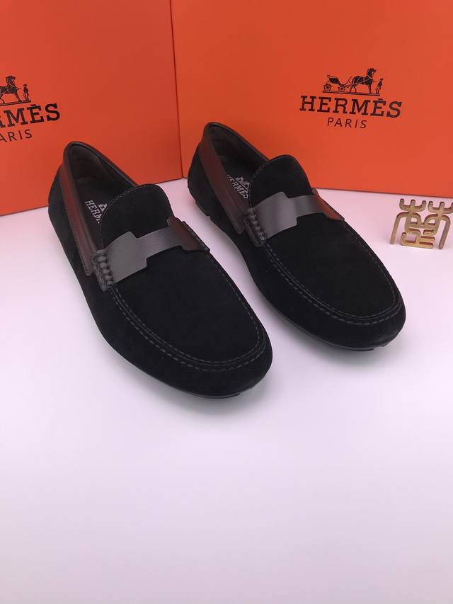 Hermè* [磨砂牛皮 软片底 豆豆鞋] 优质磨砂牛皮 磨砂反绒 绒面细腻不毛躁 质感强 穿着品质佳 全包牛皮内里 分段式橡胶片底 软且轻 完美贴合脚掌，车线