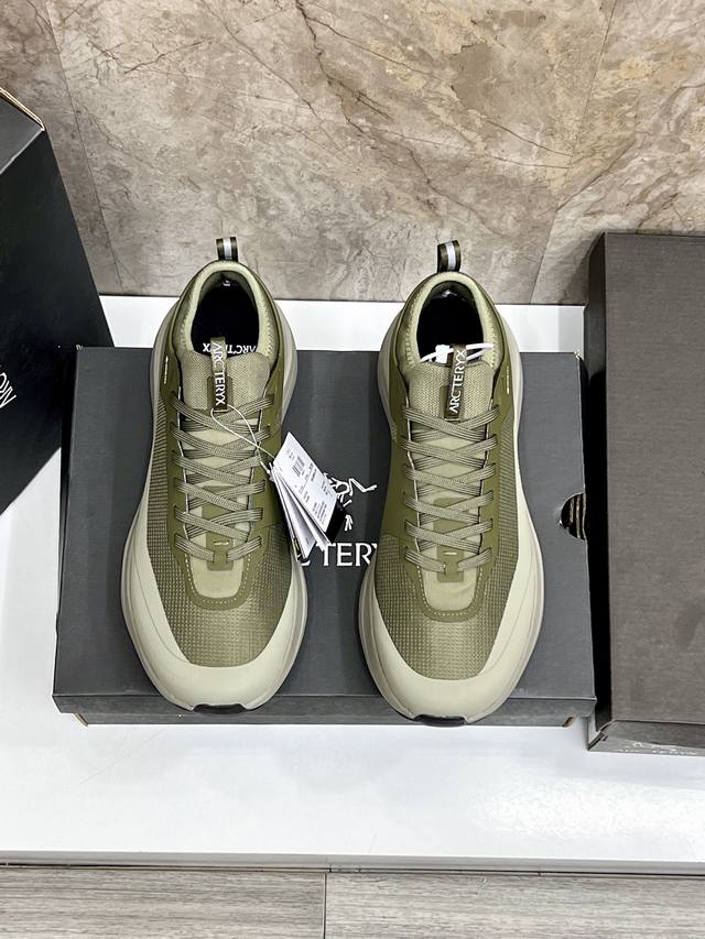 工厂P价P Arc'teryx Noravavn 系列始祖鸟高性能越野跑鞋,轻快舒适而有支撑力，专为在技术路线上进行长途徒步而设计。其设计贴合双脚以减少摩擦鞋帮