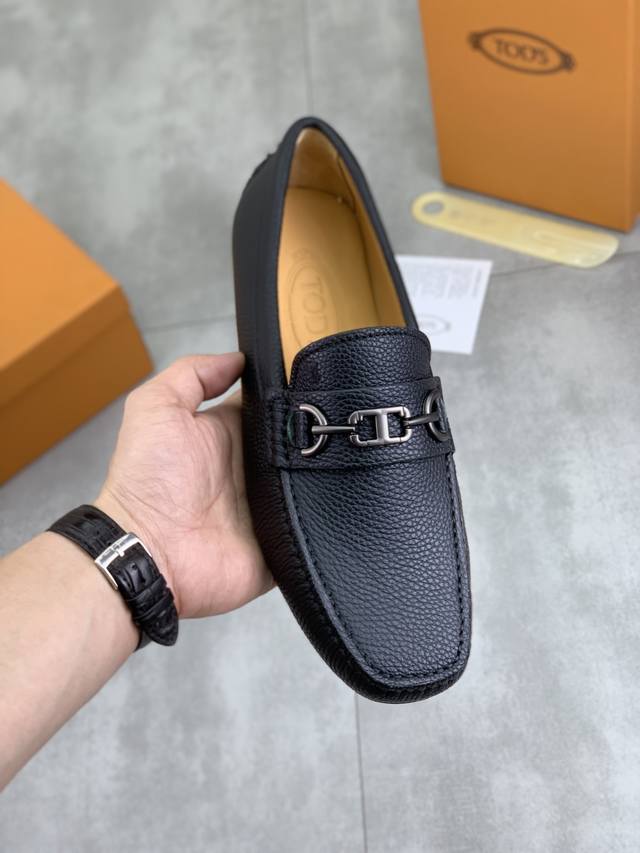 工厂P价P 实价 高品质 同款 Tod's 托德斯豆豆鞋 顶级代购男士 同步 发售， 意大利进口顶级原版小牛皮头层牛皮内里 原厂特供原版底，做工精细 无可挑剔