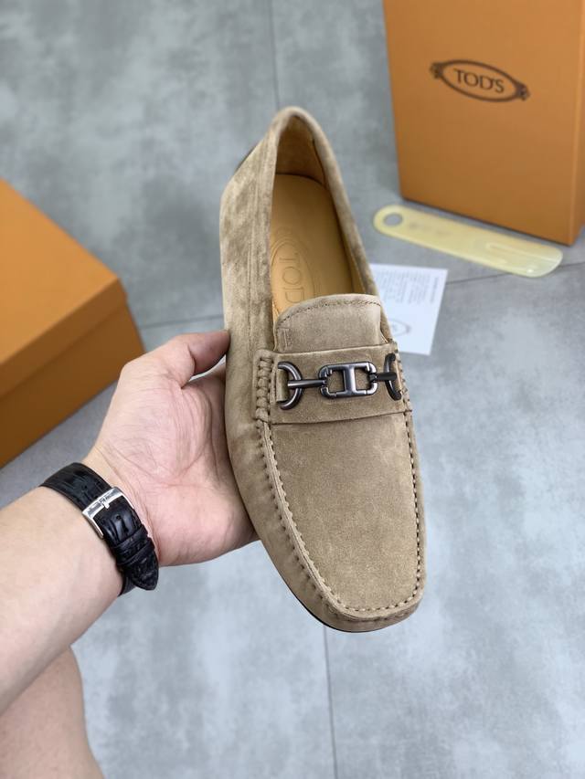 工厂P价P 实价 高品质 同款 Tod's 托德斯豆豆鞋 顶级代购男士 同步 发售， 意大利进口顶级原版小牛皮头层牛皮内里 原厂特供原版底，做工精细 无可挑剔