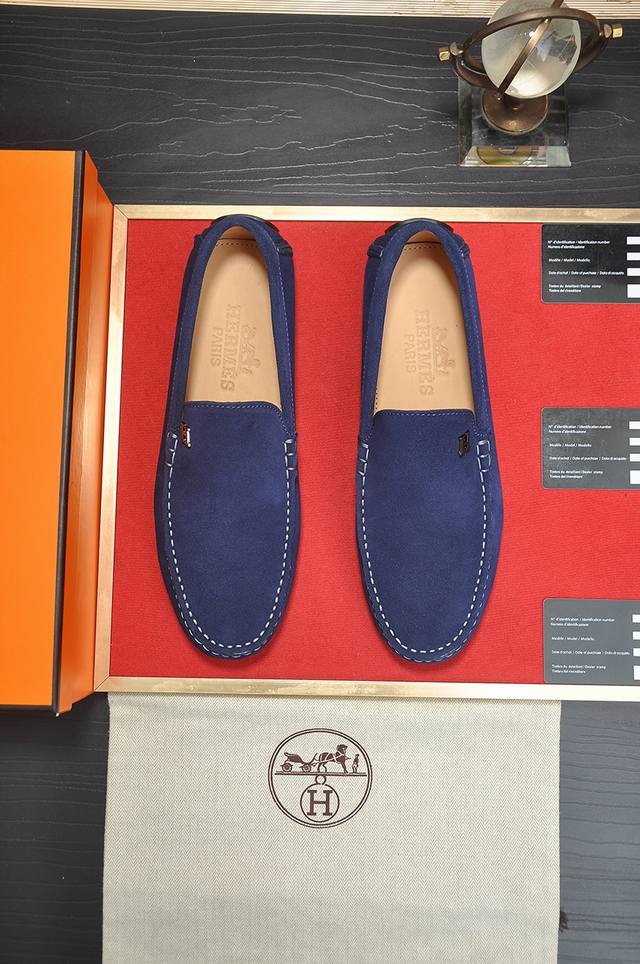 出厂价P 商品商标：HermèS 爱马仕 豆豆鞋 正码码数: 38-45 45定制不退换 商品材料：精选 头层小牛皮鞋面+进牛皮内里。强烈立体视觉效果，原版橡胶