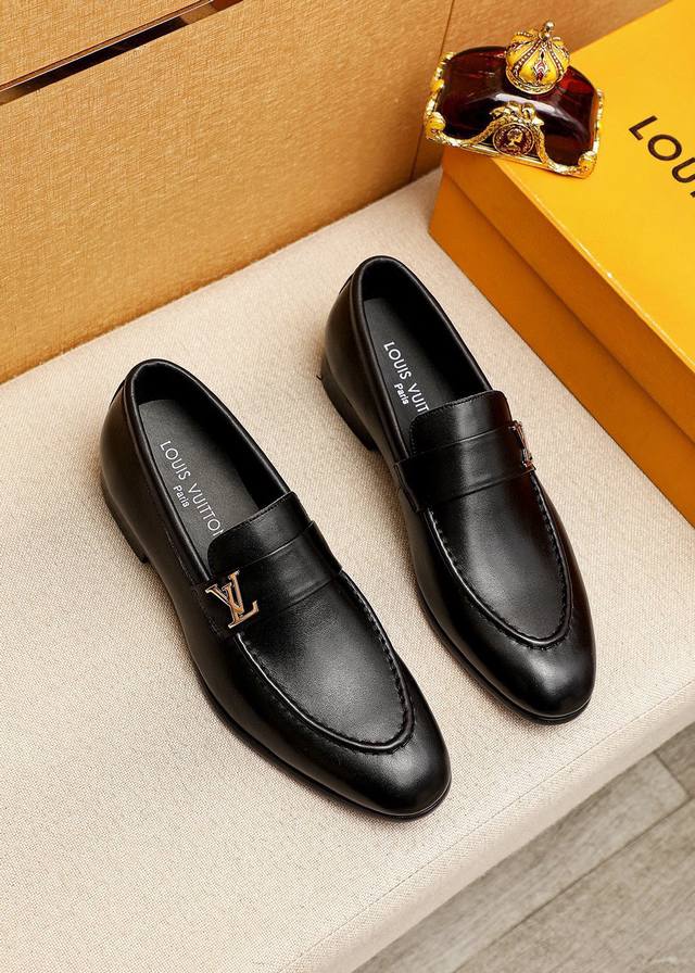商品商标：Louis Vuitton 路易威登 休闲皮鞋 正码码数: 38-44 45.46.47订制 商品材料：精选 进口头层小牛皮鞋面+奢华五金扣，进口头层