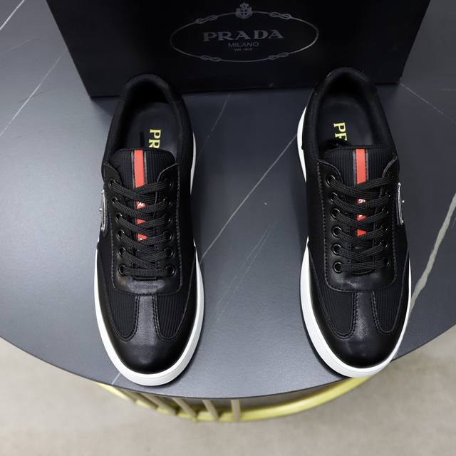 品牌：Prada 普拉达 标准码：男码38 44 45可以定做 等级：官网同款 材料：原版牛皮拼接 羊皮内里 原版发泡耐磨柔软大底 款式类别：休闲运动版 年轻时