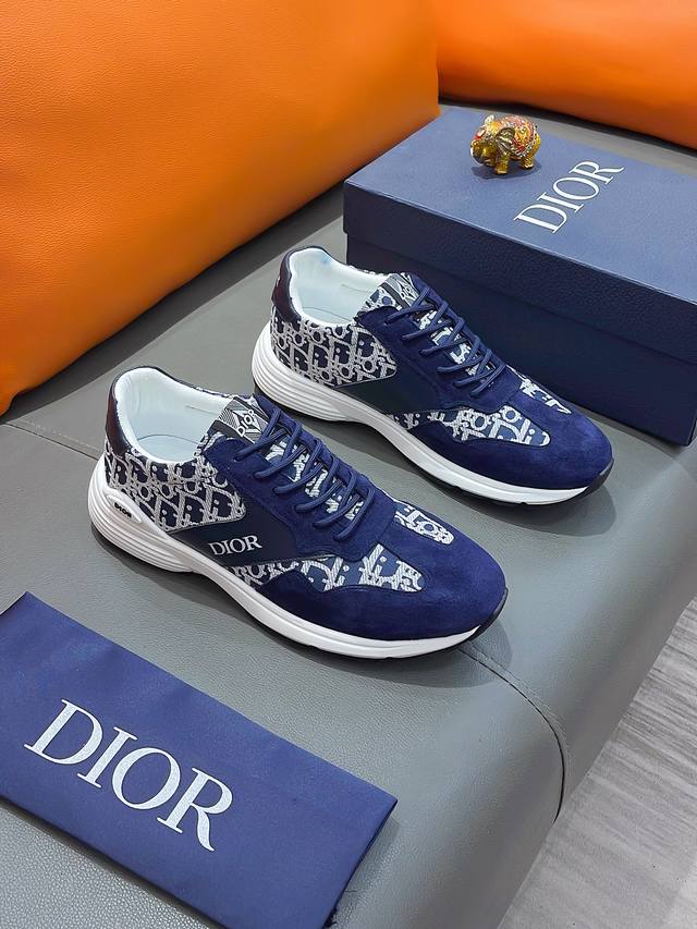 商品名称：Dior 迪奥 实价： 正规码数: 38-44 休闲鞋 商品材料：精选 牛皮鞋面，柔软羊皮垫脚，原厂特供大底。