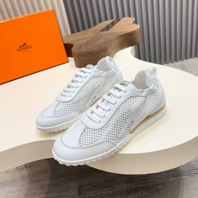 Hermes 爱马仕 -高端品质 原单 -鞋面：磨砂小牛皮、激光打孔品牌图腾工艺、鞋口松紧伸缩带、鞋舌丝印品牌Logo -内里：进口混种羊皮 -大底：超轻Tpr