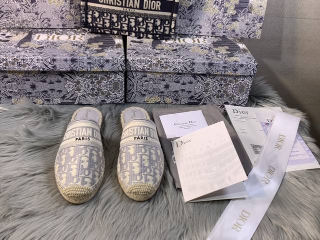 Dior迪奥 3D立体刺绣草编渔夫鞋 顶级品质、原版包装 面料：进口3D立体刺绣老花Logo 里皮：A级超柔软羊皮 细腻、透气 工艺：纯手工麻绳编织 码数：Si