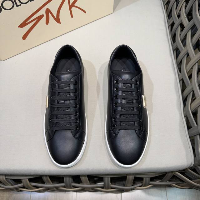 Dolce&Gabbana杜嘉班纳新款男士休闲运动鞋｜进口牛皮制造｜水染牛皮内里｜Dg专属五金饰扣｜原版开模橡胶大底｜做工精致｜穿着舒适大方 Size：39-4