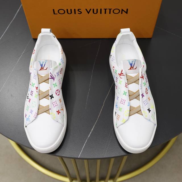 品牌：Lv路易威登 标准码：38-44 等级：官网同款 材料：原厂皮料拼接 舒适羊皮内里 轻便耐磨大底 款式类别：男士时尚休闲鞋 跑步 运动鞋 尊贵奢侈品大牌元