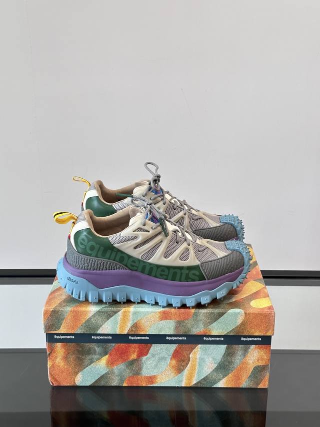 Monclersalehebemburytrailgrip Amoeba，这双运动鞋，宛如时尚与活力的完美融合体。多彩拼接鞋面，从清新蓝白到活力橙粉，碰撞出独特