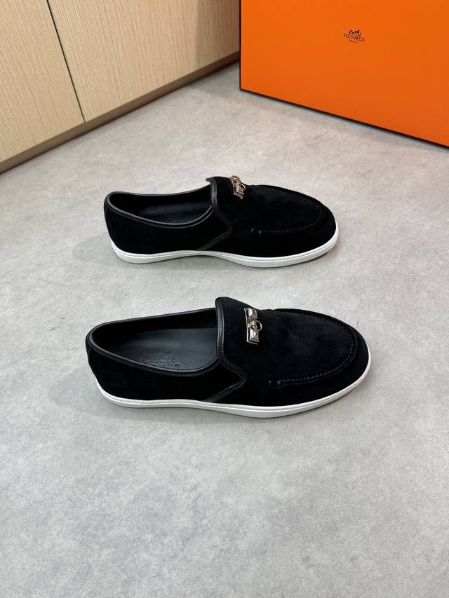 Hermes 爱马仕 -高端品质 原单休闲运动版鞋 -鞋面：反绒小牛皮、鞋丹起股车缝线、品牌金属扣件装饰 -内里：水染牛皮 -大底：超轻Tpu橡胶：成型大底 -