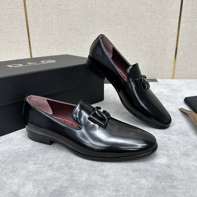 D&G 杜嘉-班纳 Dolce&Gabban* 男士正装鞋履， 官方售价 Rmb ,900 男士乐福鞋皮鞋 风格优雅考究，鞋面饰D-G Logo 字母造型徽标加