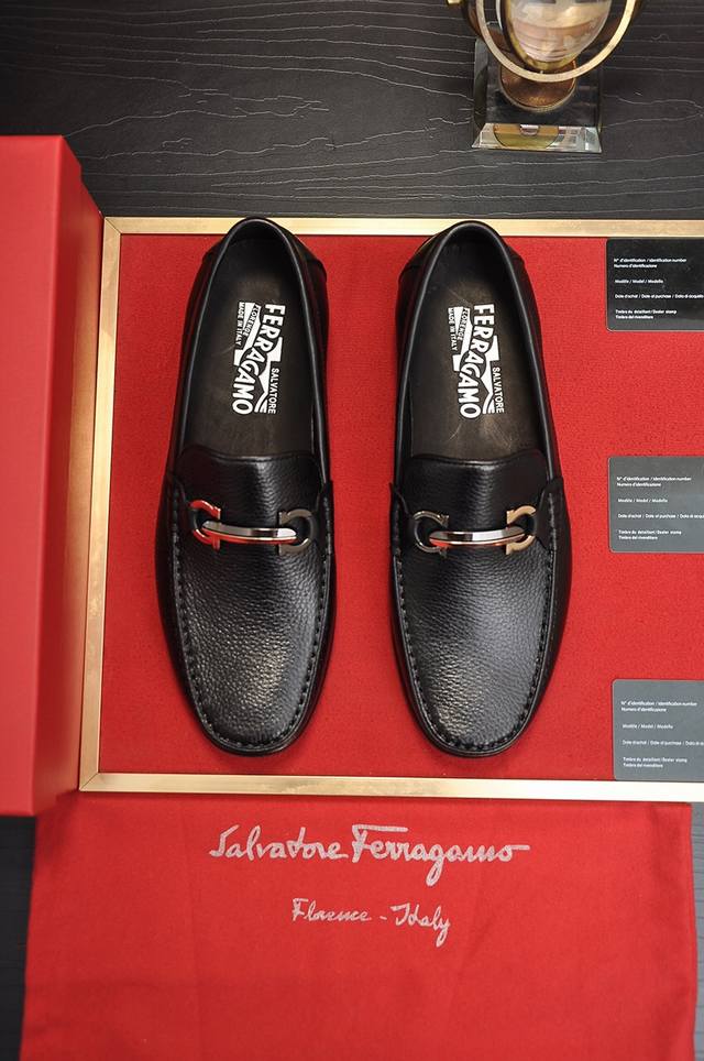 出厂价P Ferragamo 菲拉格幕 高端牛里 鹿皮鞋面 新款 Ferragamo* 顶级版本 菲拉格幕经典休闲皮鞋！选用进口原版鹿皮，内里头层舒适牛皮内里！