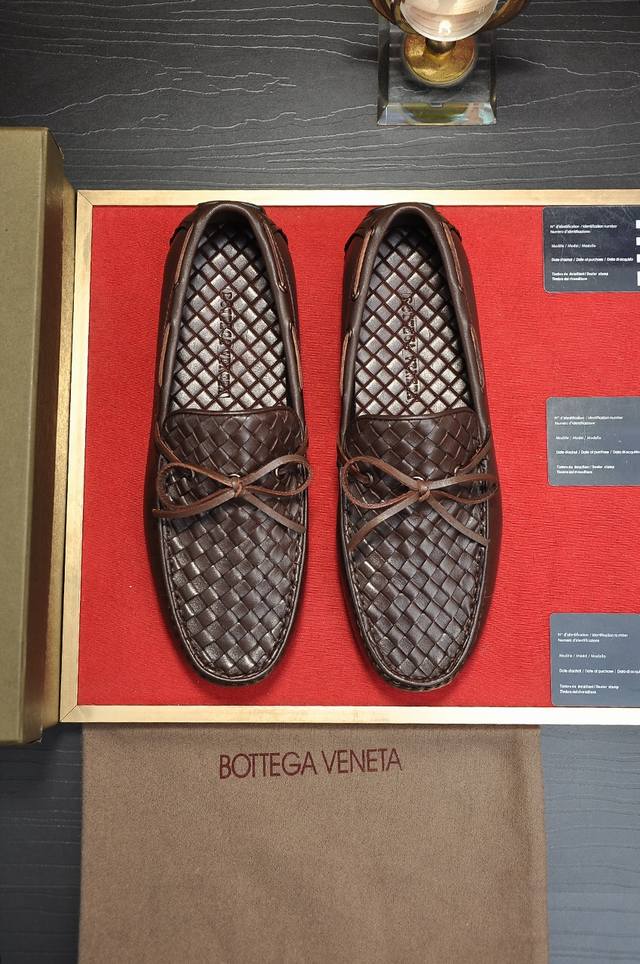 出厂价P Botteg Venetta Bv 独家新款 官网新款 鞋面以上乘的顶级小牛皮制作 细腻的手感 流淌奢华的质感 为精致男士量身制作 铸就高贵气场 细致