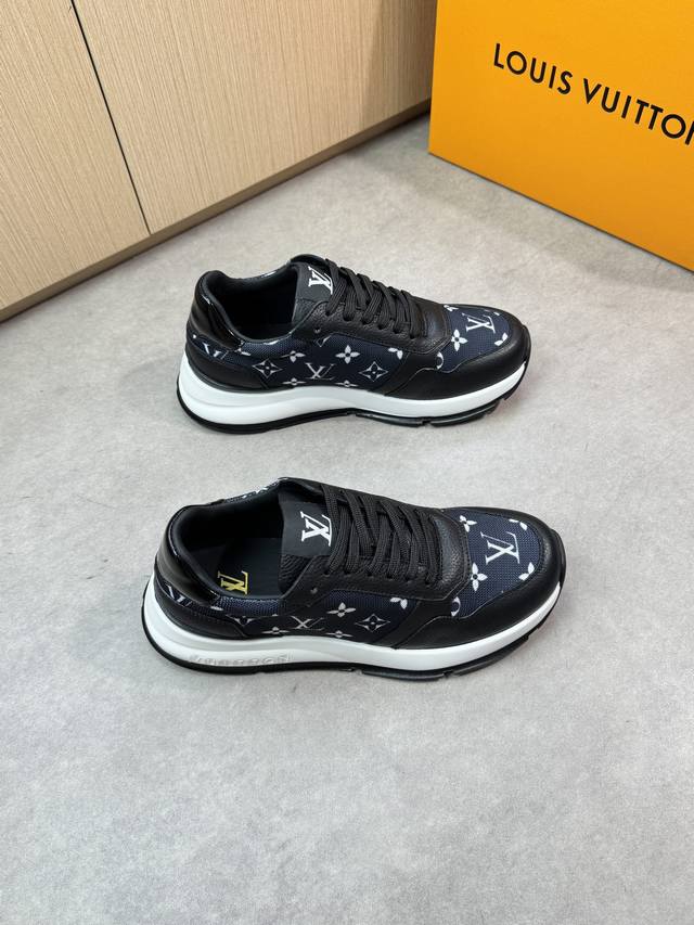 Louis Vuitton 路易威登 -高端品质 原单休闲运动鞋 -鞋面：荔纹小牛皮、品牌图腾高丝光布匹、鞋舌品牌布标 -内里：水染牛皮 -大底：超轻Tpu.橡