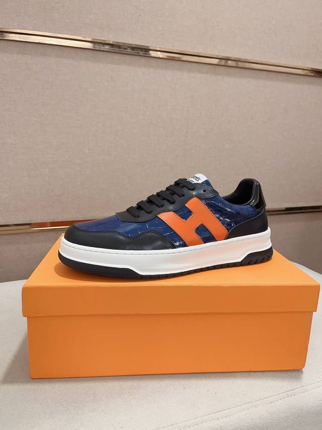 出厂价P Hermes 原单版本 爱马仕；顶级代购男士最新专柜同步发售，意大利进口原版▲▲牛皮▲▲ 凸显高端 贵气 档次 做工考究 意大利进口水染羊皮内里 鞋底
