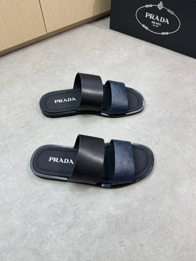Prada 普拉达 -高端品质 原单休闲凉拖鞋 -鞋面：纳帕小牛皮、珍珠纹小牛皮、手工右油边工艺 -内里：丝绸牛皮 -大底：超轻Tpu水台包丝绸牛皮 橡胶；组合