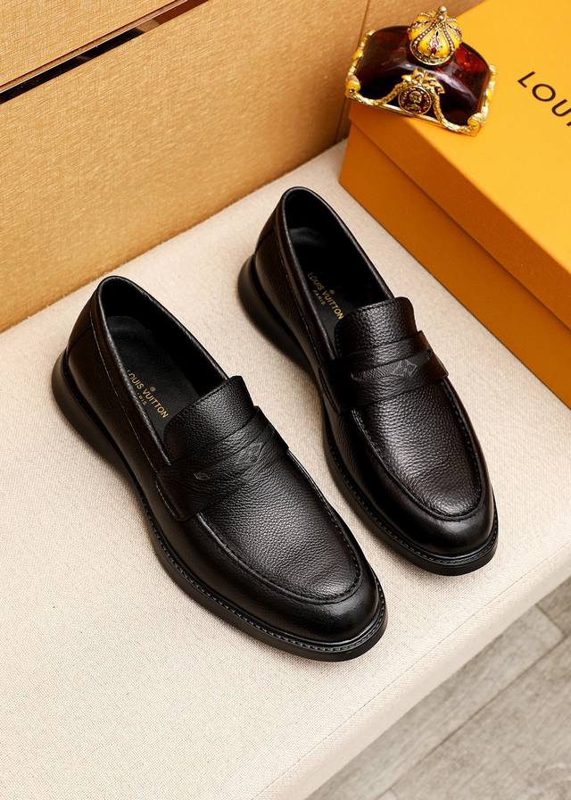 商品商标：Louis Vuitton 路易威登 休闲皮鞋 正码码数: 39-44 38.45.46订制 商品材料：精选 进口头层荔枝纹小牛皮鞋面，进口头层牛皮内