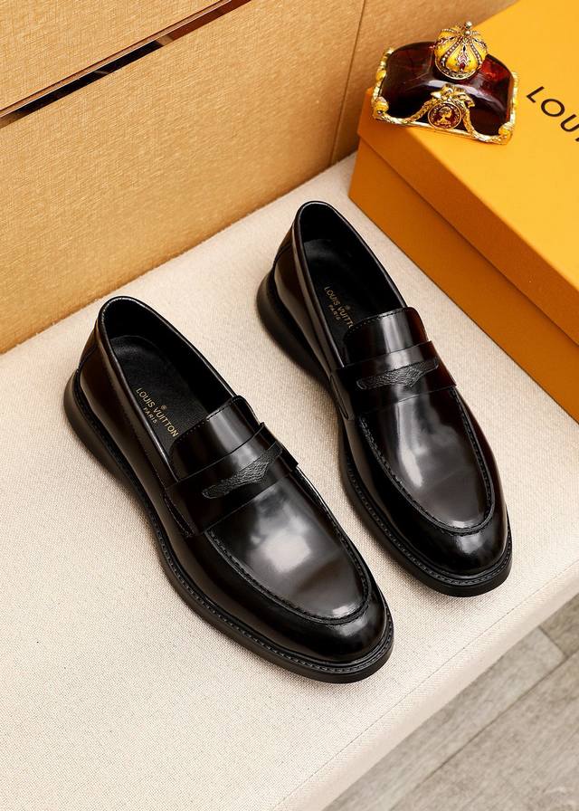 商品商标：Louis Vuitton 路易威登 休闲皮鞋 正码码数: 39-44 38.45.46订制 商品材料：精选 进口头层开边珠牛皮鞋面，进口头层牛皮内里