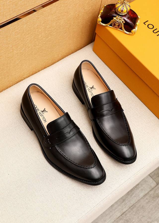 商品商标：Louis Vuitton 路易威登 休闲皮鞋 正码码数: 39-44 38.45.46订制 商品材料：精选 进口头层小牛皮鞋面，进口头层牛皮内里。强