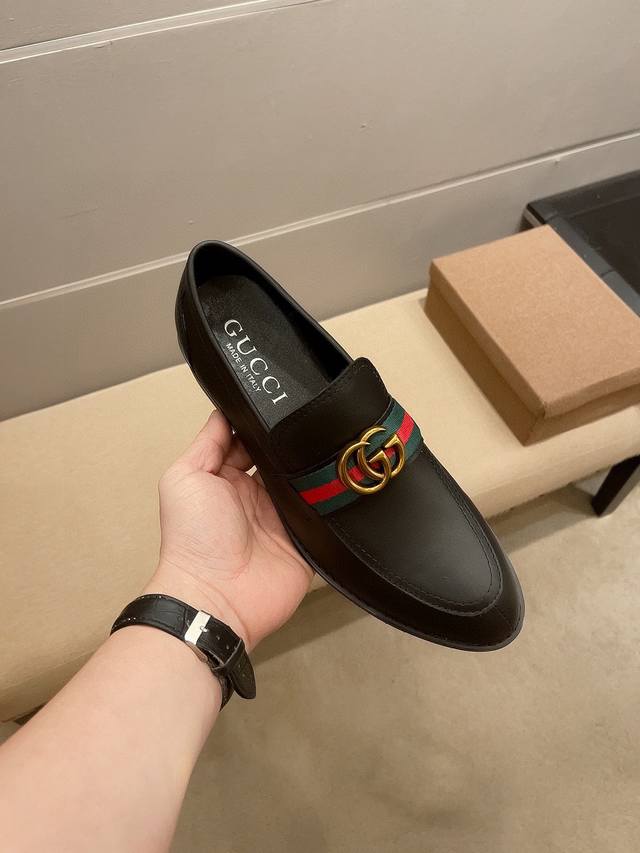 实价 Gucci 古奇男士高端胎小牛皮商务休闲套脚皮鞋，官方爆款，官方法国殿堂级热版，最新元素潮爆全球，官网火爆热卖，适合司机驾车、白领，绅士专用，原版版本，专