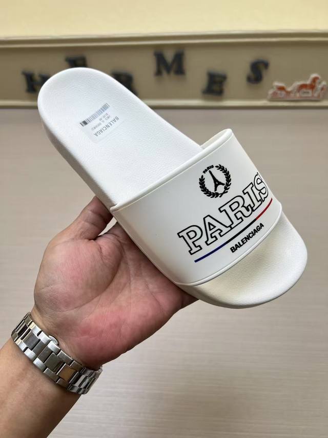 巴黎世家 奢侈品情侣拖鞋，休闲宽松舒适型。上图片必爆款 Size：女：36-41 男:38-45