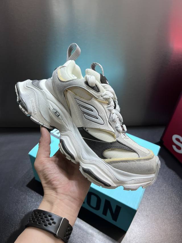 实价 巴黎5Xl 正确版 Balenciaga巴黎世家Cargo 23Ss 走秀款 做旧工艺采用手工制作完成，每款鞋的做旧程度、擦破大小及范围具有一定的差异性，