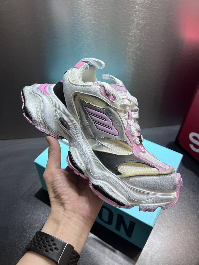 实价 巴黎5Xl 正确版 Balenciaga巴黎世家Cargo 23Ss 走秀款 做旧工艺采用手工制作完成，每款鞋的做旧程度、擦破大小及范围具有一定的差异性，