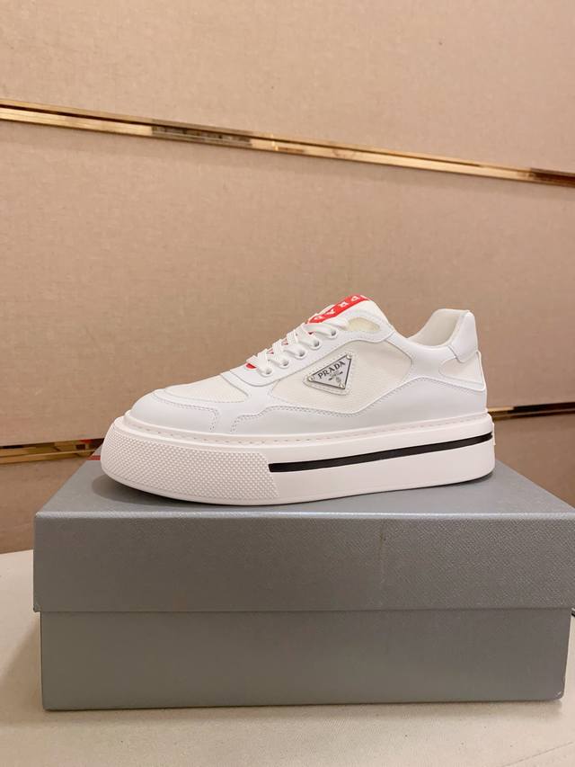 工厂P价 高版本 高品质新款Prada 普拉达 专柜同步上市， 新款男鞋、面料精选透气飞织面料。内里 进口牛皮内里。高端开模防滑橡胶大底，精美线条、简约大气，上