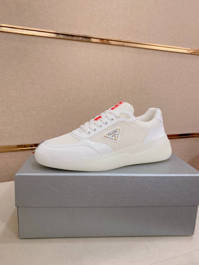 工厂P价 高版本 高品质新款Prada 普拉达 专柜同步上市， 新款男鞋、面料精选高科技滴胶工艺制作而成。内里:全牛皮内里。高端气垫开模防滑发泡大底，精美线条、