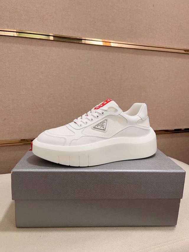 工厂P价 高版本 高品质新款Prada 普拉达 专柜同步上市， 新款男鞋、面料精选高科技滴胶工艺制作而成。内里:全牛皮内里。高端气垫开模防滑橡胶大底，精美线条、